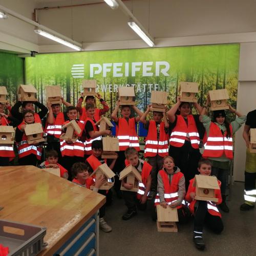 Vogelhausbau beim Klassenpaten