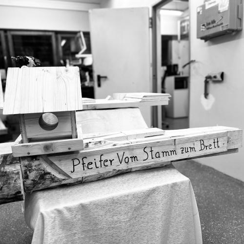 Vogelhausbau beim Klassenpaten