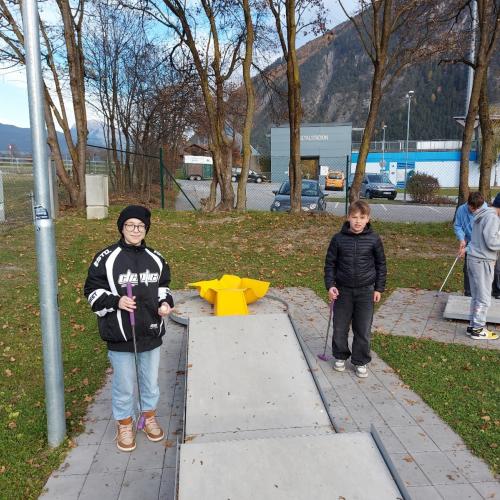 Klasse 3b: Vielfalt in Blockturnen